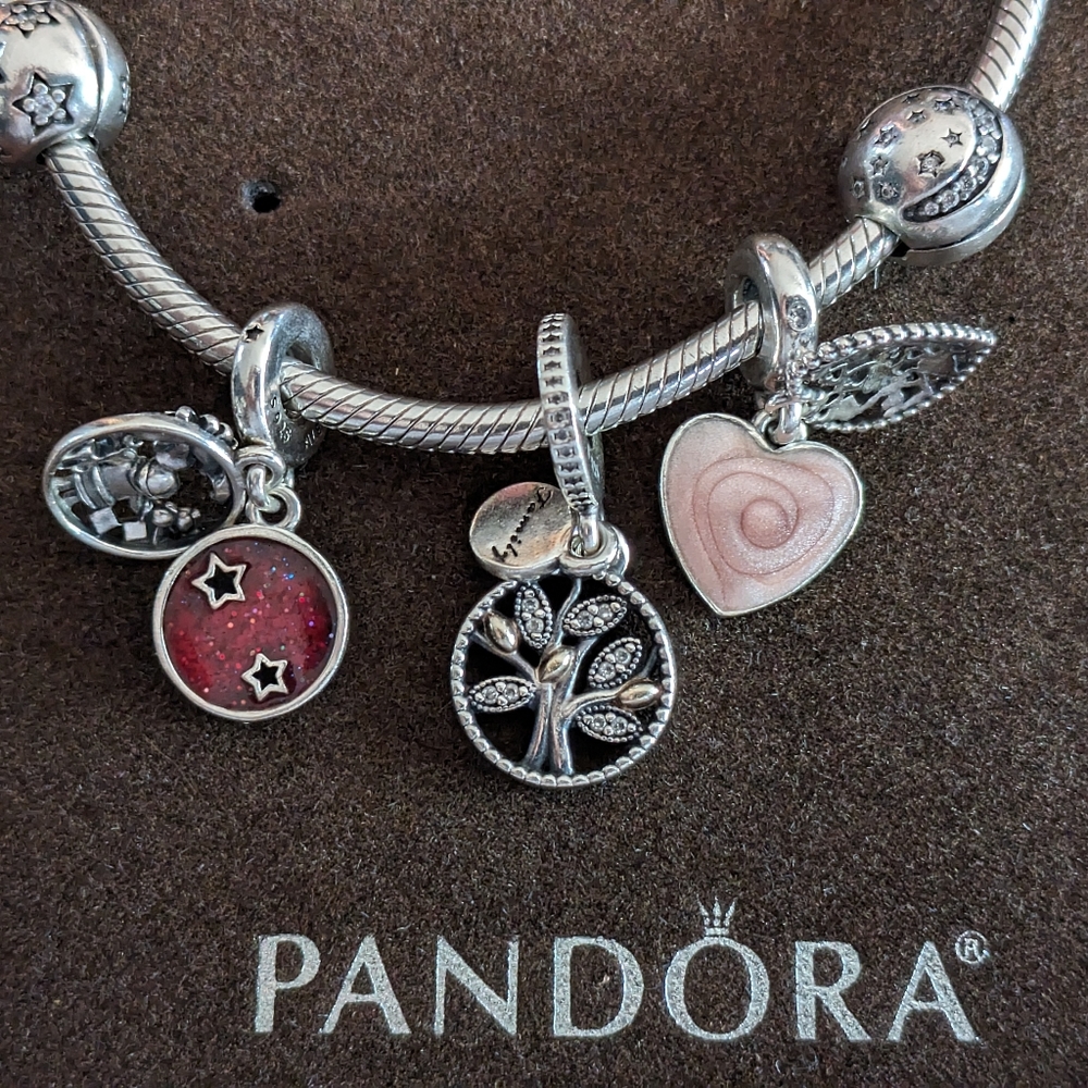 Pandora Family tree dangle charm with Family script - Picture 7 of 7